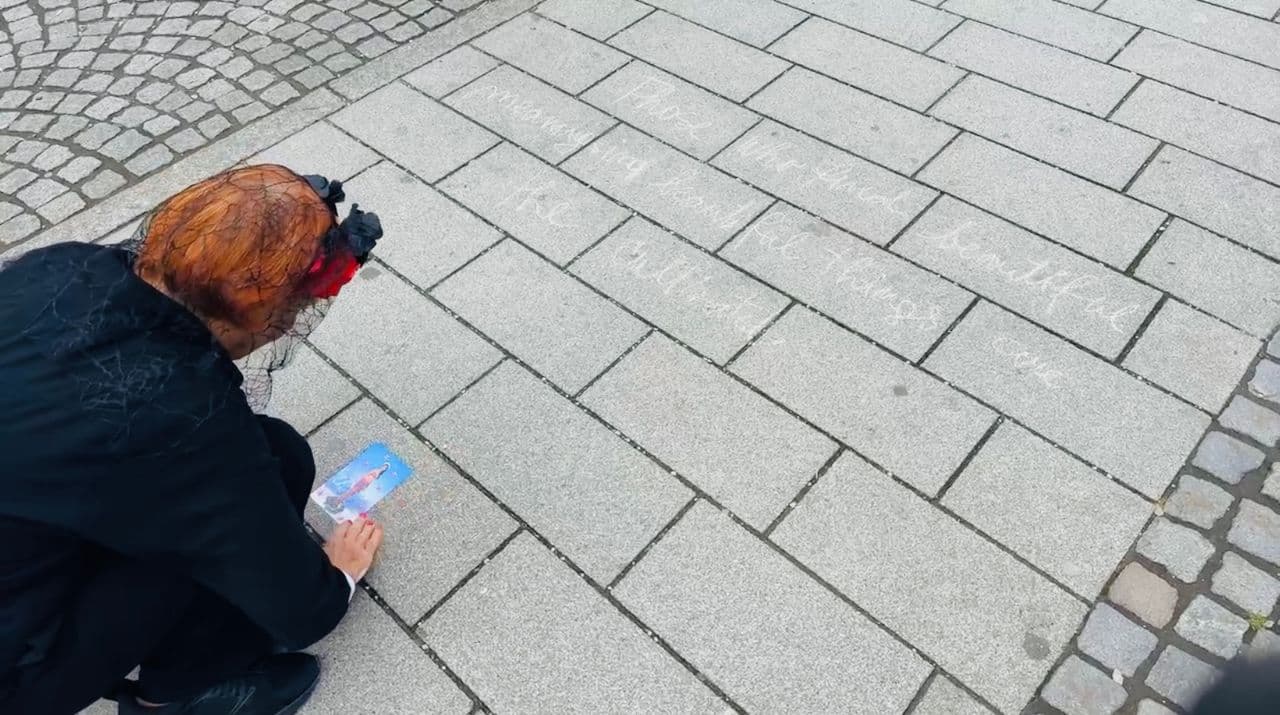 In response, I created and installed 108 printed images of these rejected works throughout the city – in front of and inside the gallery, as well as on surrounding urban structures. Alongside these prints, I inscribed in white chalk fragments of Oscar Wilde’s Preface to The Picture of Dorian Gray.